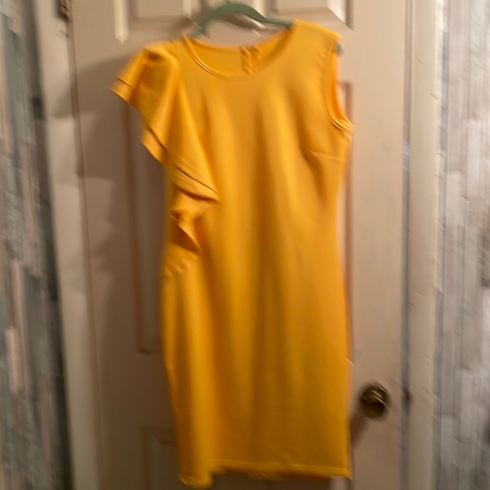 Yellow Body-con dress short sleeve , with one side sleeve has ruffle to waist
